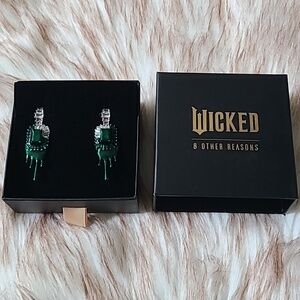 NIB Wicked 8 Other Reasons Flying Free Droplet Earrings